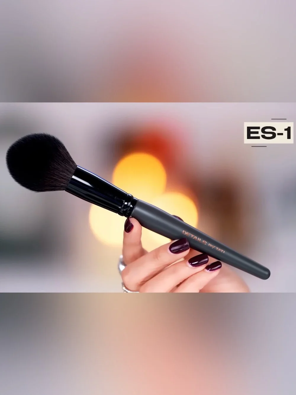 Luxurious Large Powder Brush, Details by Tati